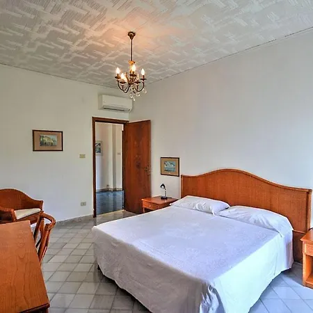Sleeps 4 Air Con * أمالفي